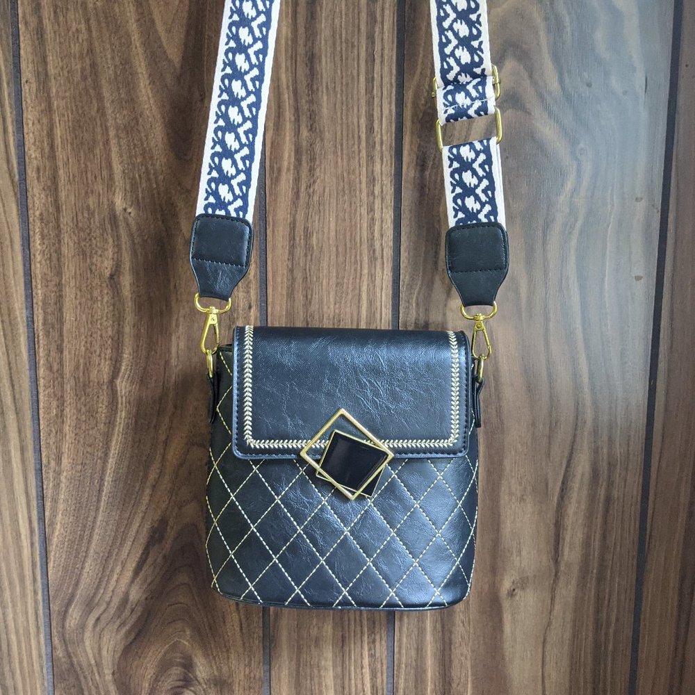 NWOT Black Crossbody Geometric Quilted Bucket Bag